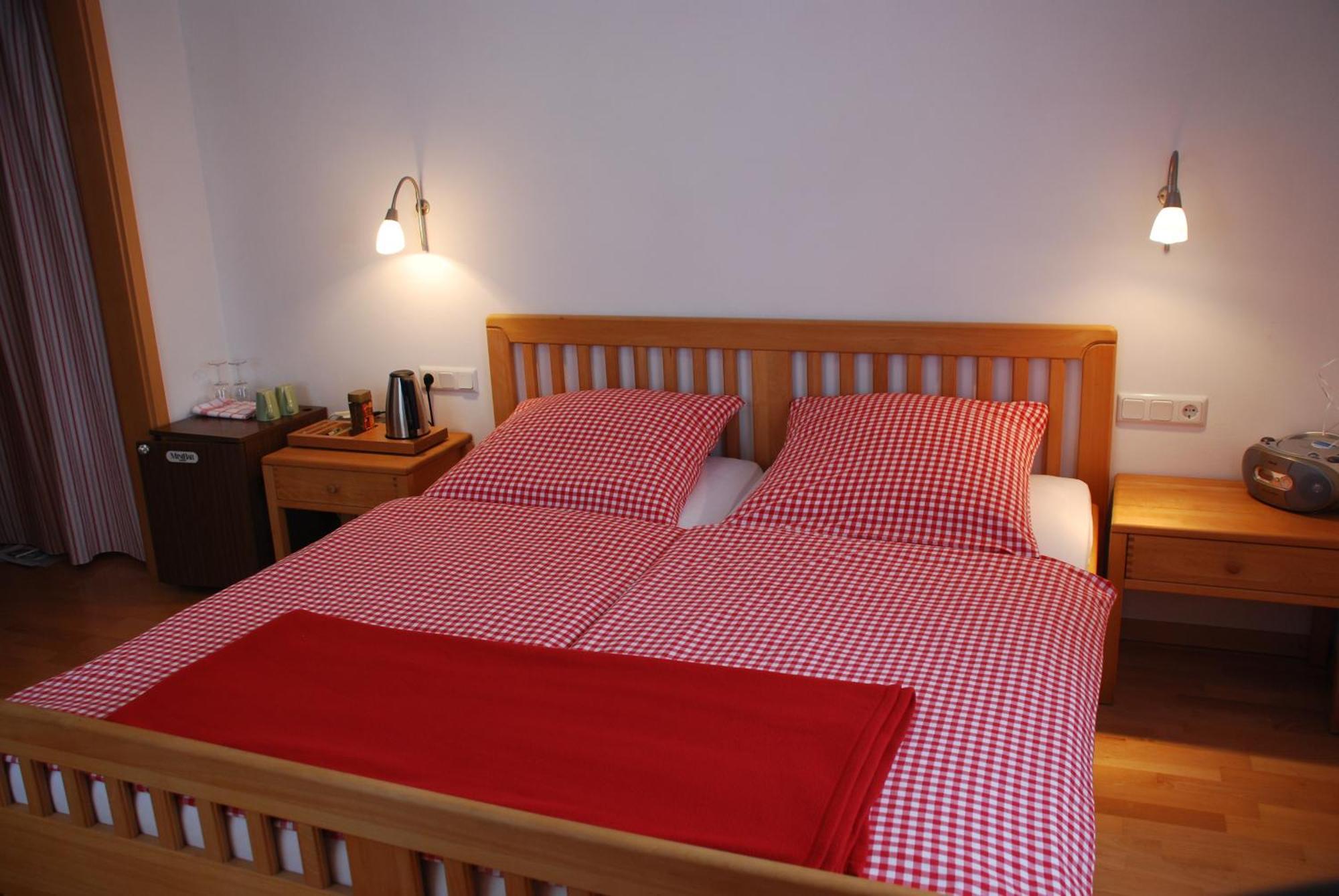 Roussel - Hotel Restaurant Bernkastel-Kues Eksteriør bilde